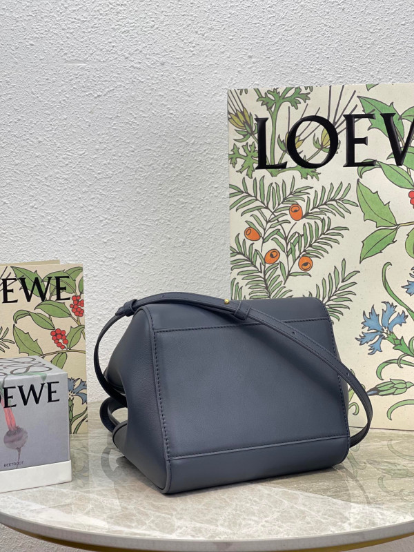 LOEWE Hammock Nugget bag