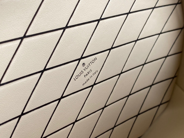 l**is V*t*n petite boite chapeau