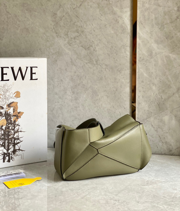 LOEWE Small Puzzle Bumbag-24*16*10.5cm