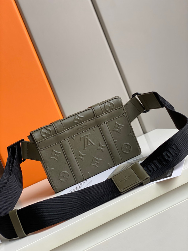 l**is V*t*n trunk slingbag