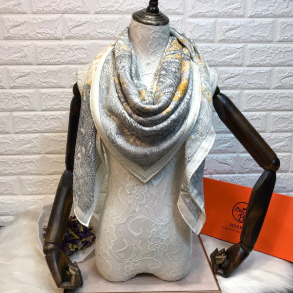 H**mes scarf