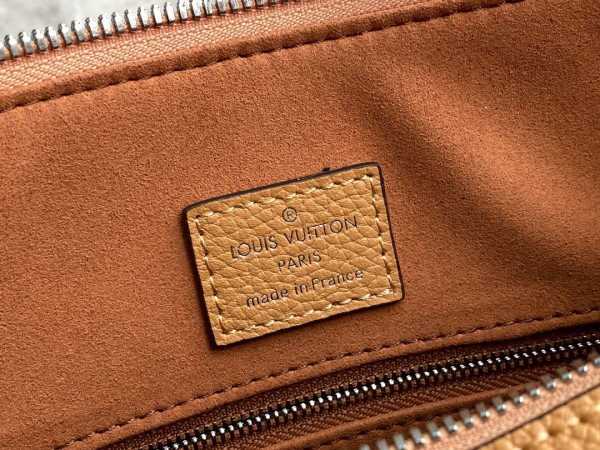 l**is V*t*n beaubourg hobo mm