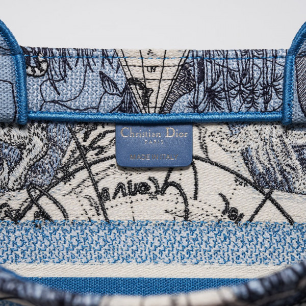 medium D*or book tote