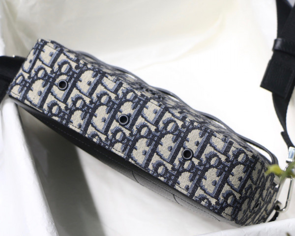 D*or safari messenger bag