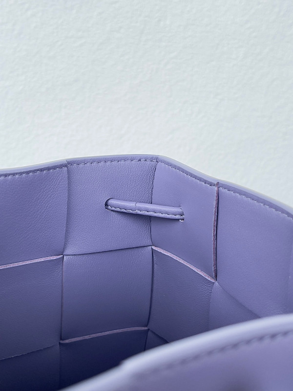 Bo*te*ga ve*ne*ta cassette bucket bag