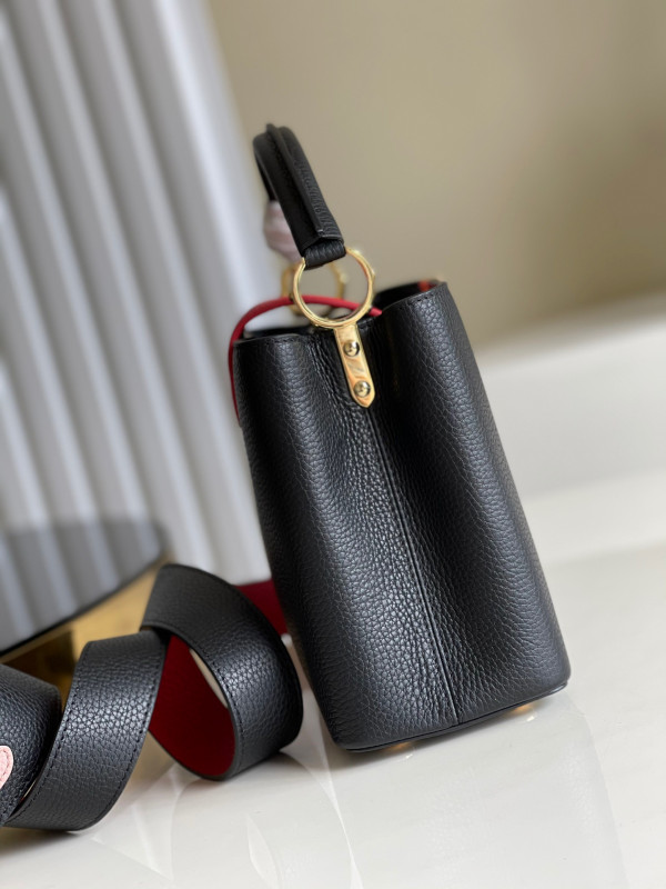 l**is V*t*n capucines pm