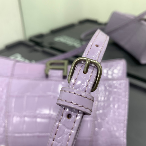 Ba*len*cia*ga hourglass