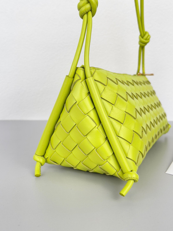 Bo*te*ga ve*ne*ta pouch on strap