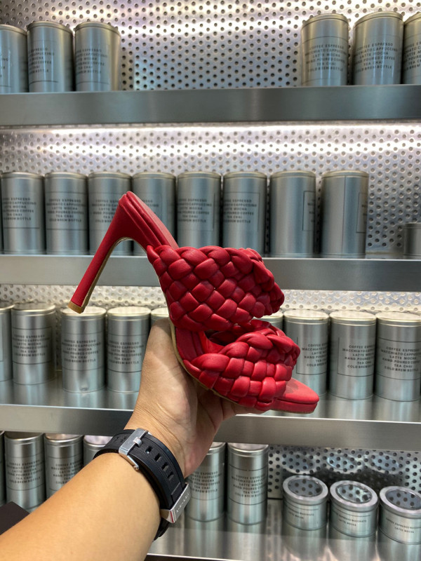 Bo*te*ga ve*ne*ta curve