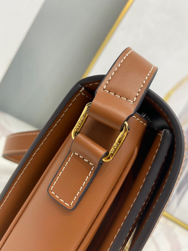 Ce**e medium triomphe bag