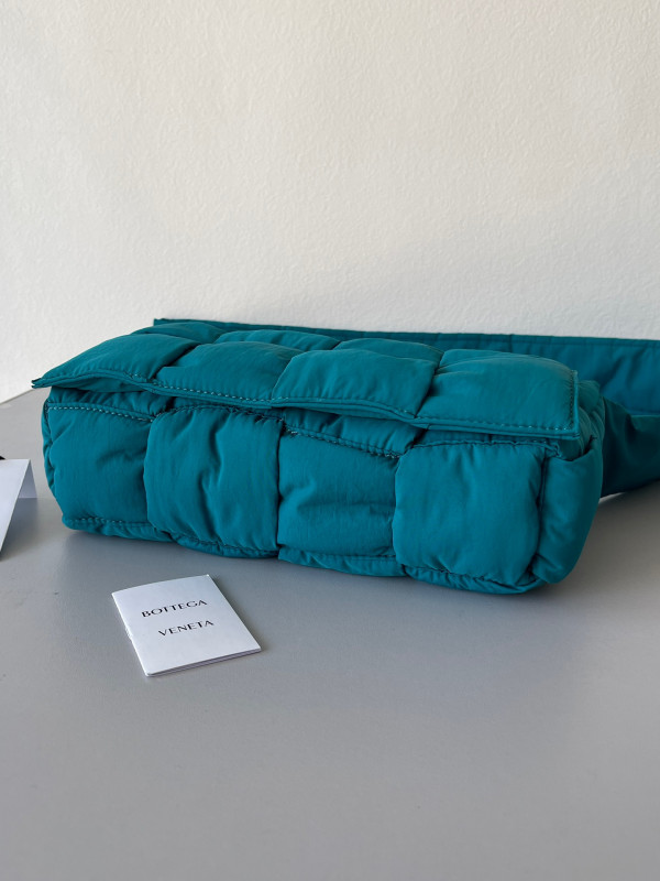 Bo*te*ga ve*ne*ta padded tech cassette