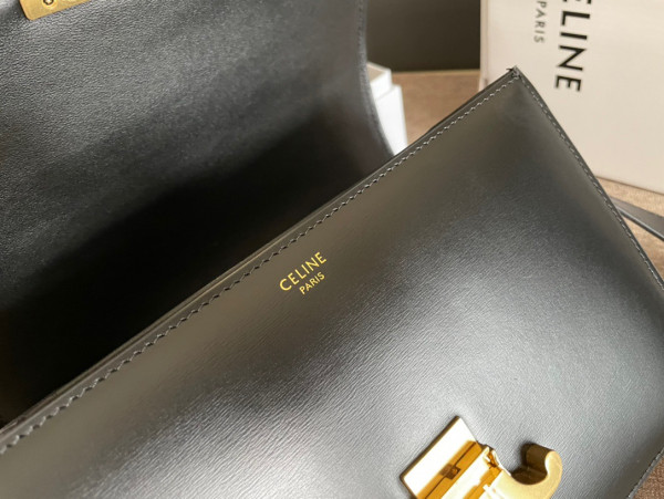 Ce**e classique triomphe bag