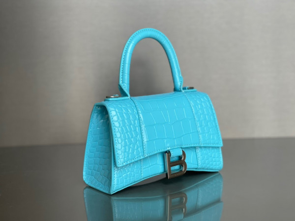 Ba*len*cia*ga hourglass