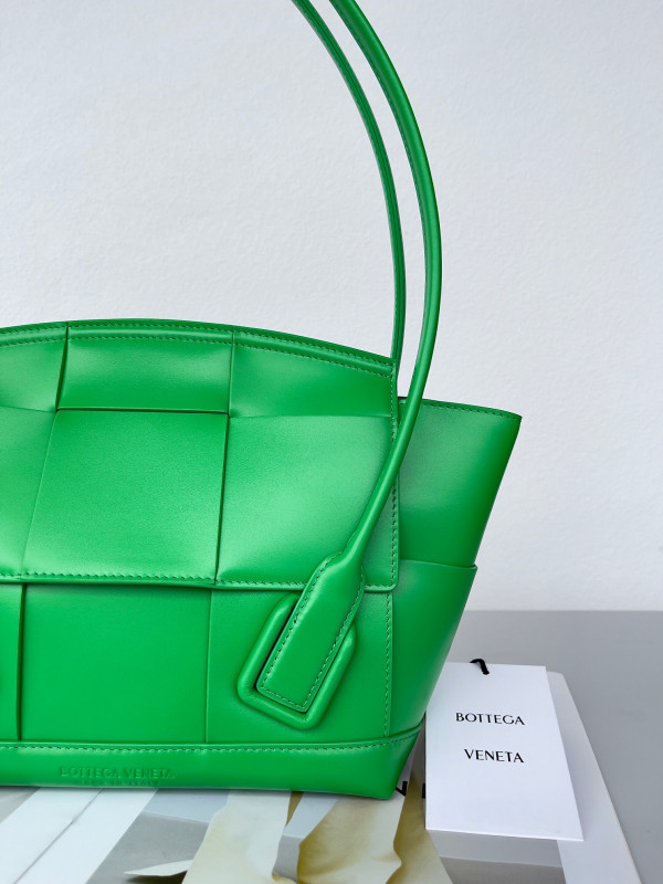 Bo*te*ga ve*ne*ta arco