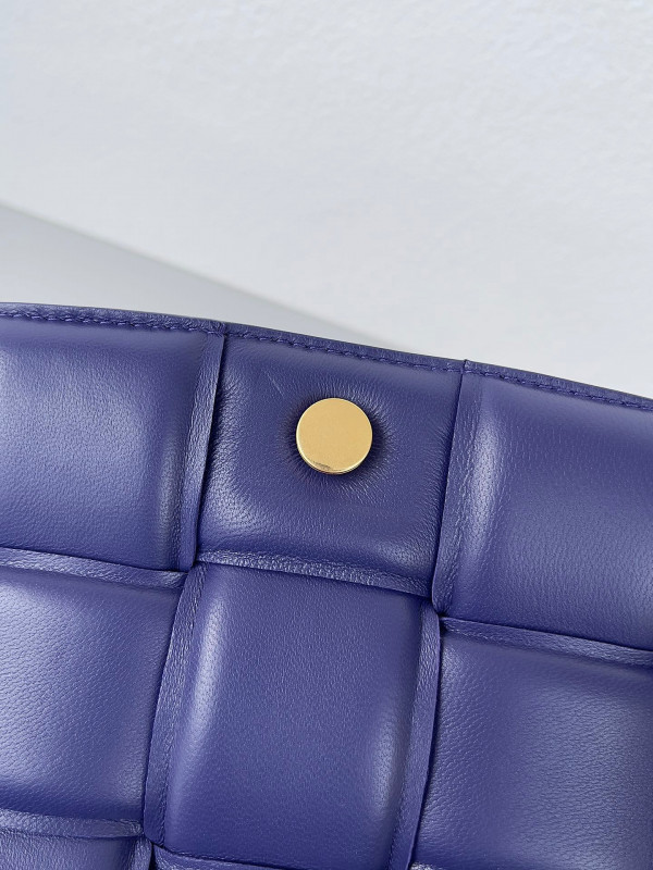 Bo*te*ga ve*ne*ta the chain cassette