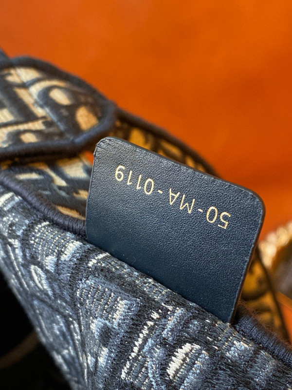 medium D*or book tote