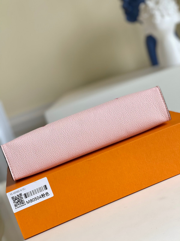 l**is V*t*n toiletry pouch 26