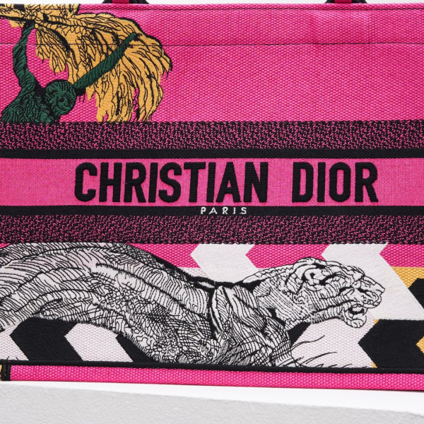 medium D*or book tote