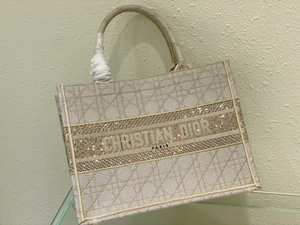 medium D*or book tote