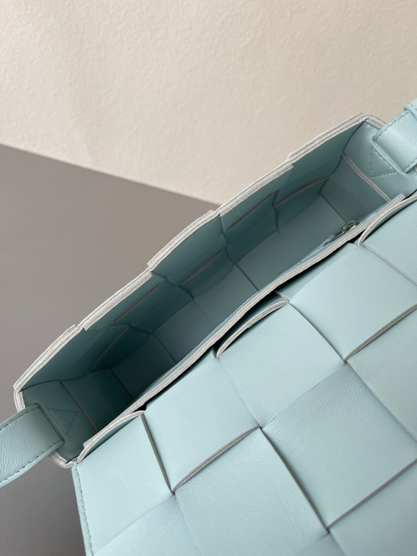 Bo*te*ga ve*ne*ta cassette