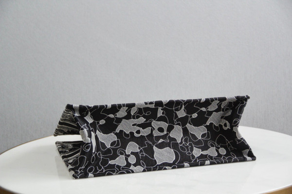 large D*or book tote