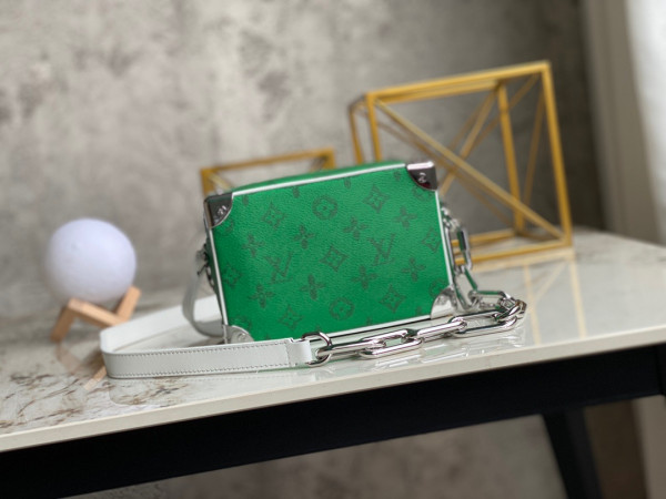 l**is V*t*n mini soft trunk