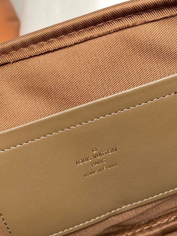 l**is V*t*n utility crossbody