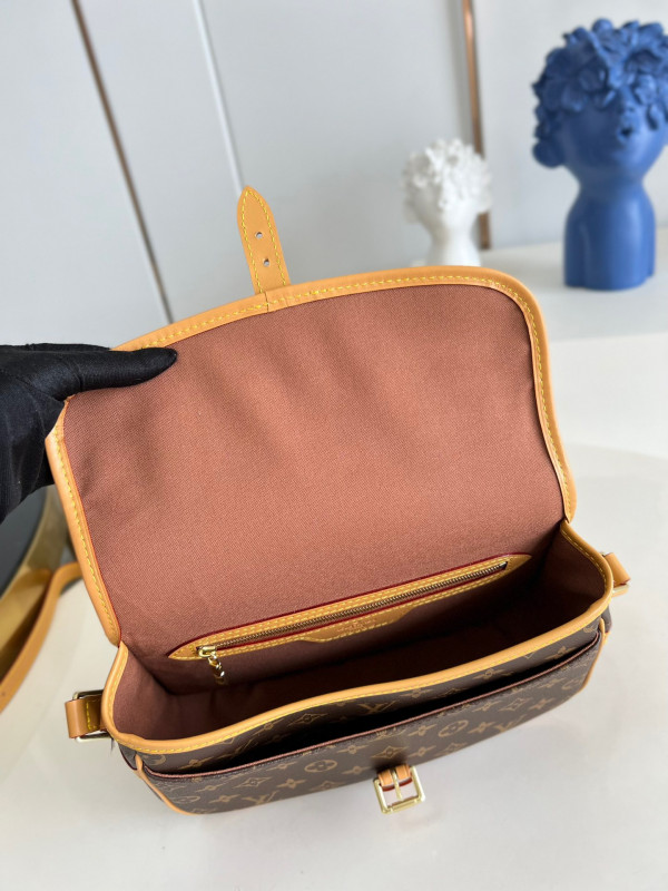 l**is V*t*n vintage sologne