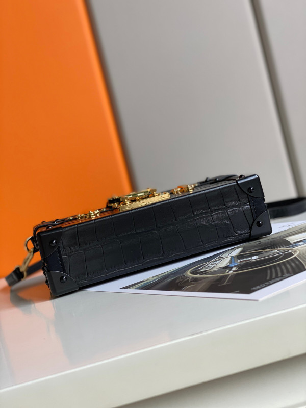 l**is V*t*n petite malle