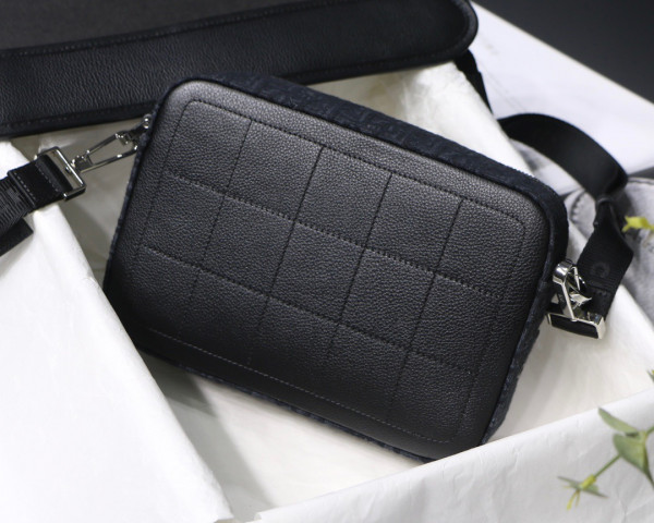 D*or safari messenger bag