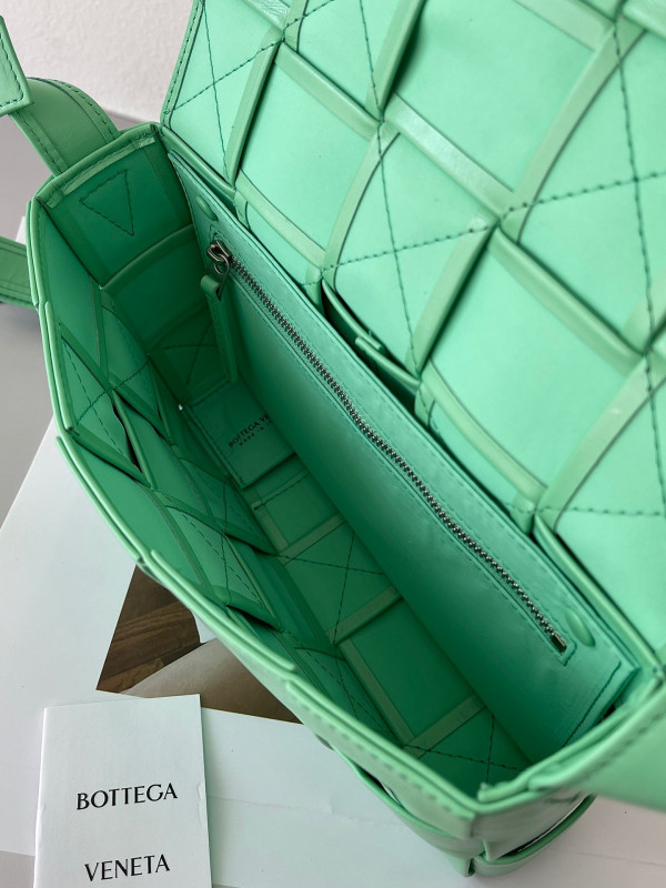 Bo*te*ga ve*ne*ta cassette