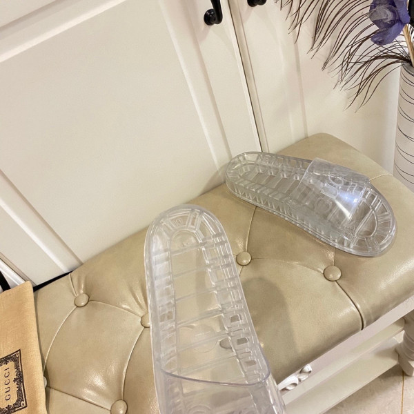 G*u*i slide with G*u*i logo