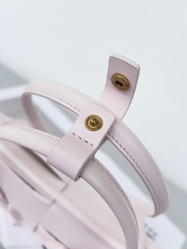 Bo*te*ga ve*ne*ta arco