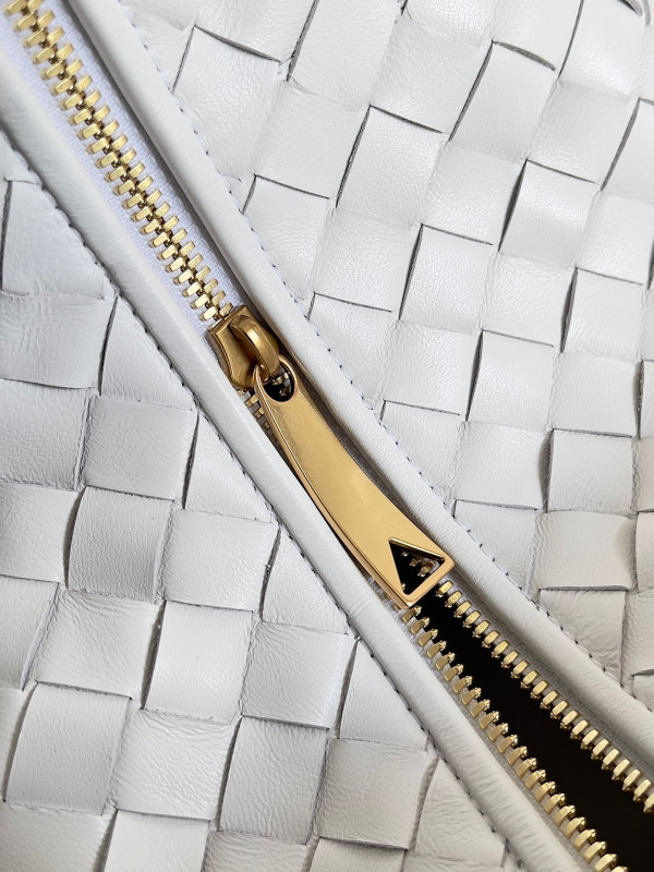 Bo*te*ga ve*ne*ta teen jodie