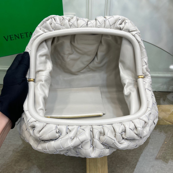 Bo*te*ga ve*ne*ta pouch