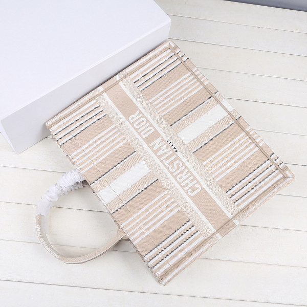 large D*or book tote