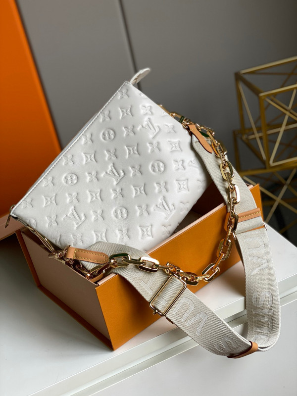 l**is V*t*n coussin pm