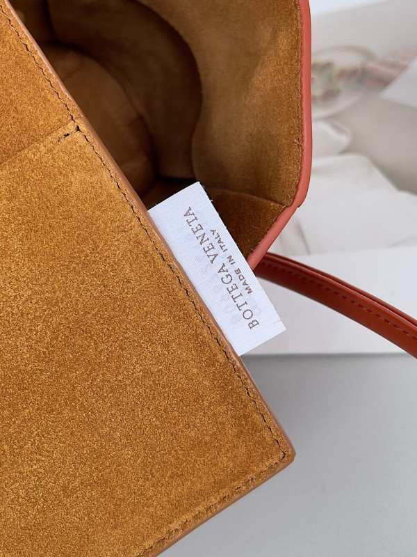 Bo*te*ga ve*ne*ta arco