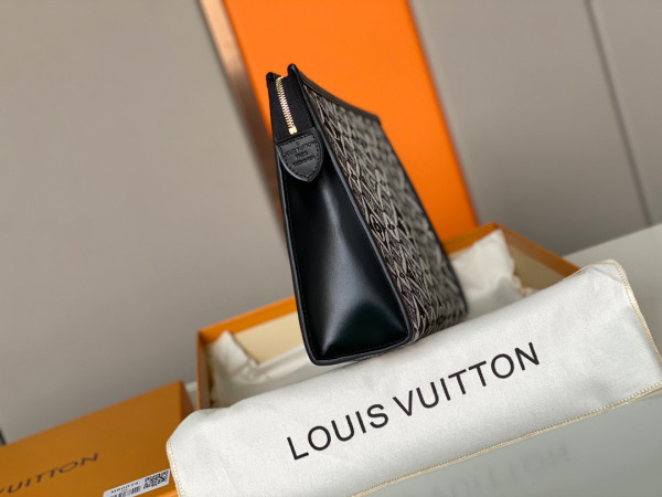 l**is V*t*n since 1854 toiletry pouch 26