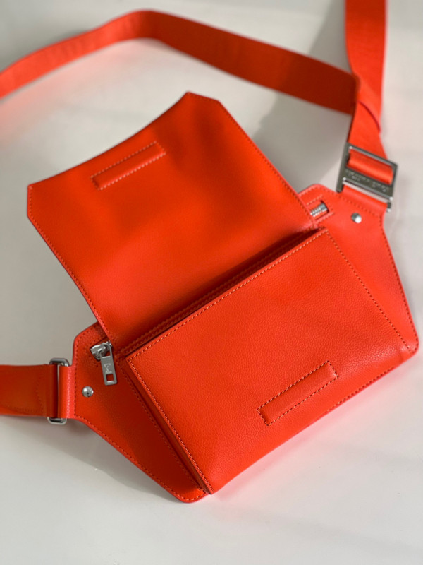 l**is V*t*n new sling