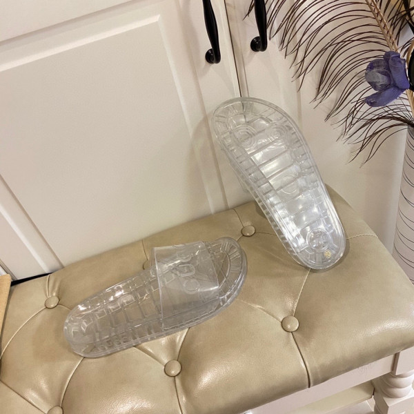 G*u*i slide with G*u*i logo