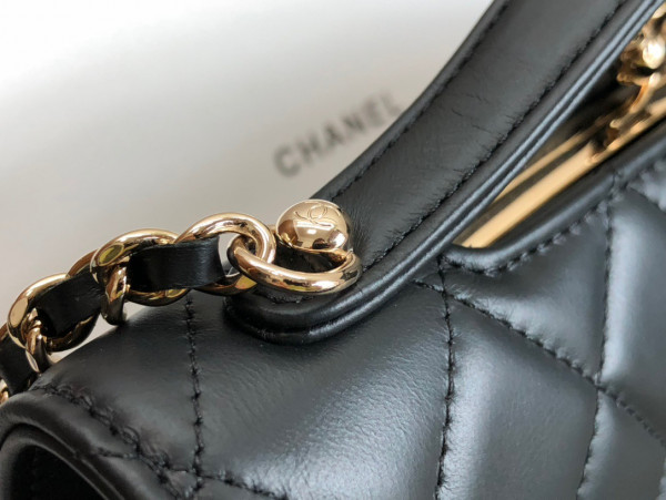 CL FLAP PHONE HOLDER WITH CHAIN