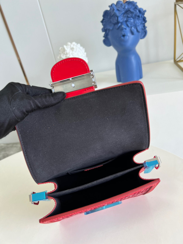 l**is V*t*n dauphine mini