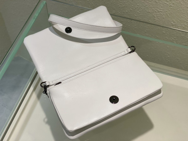 D*or caro macrocannage pouch