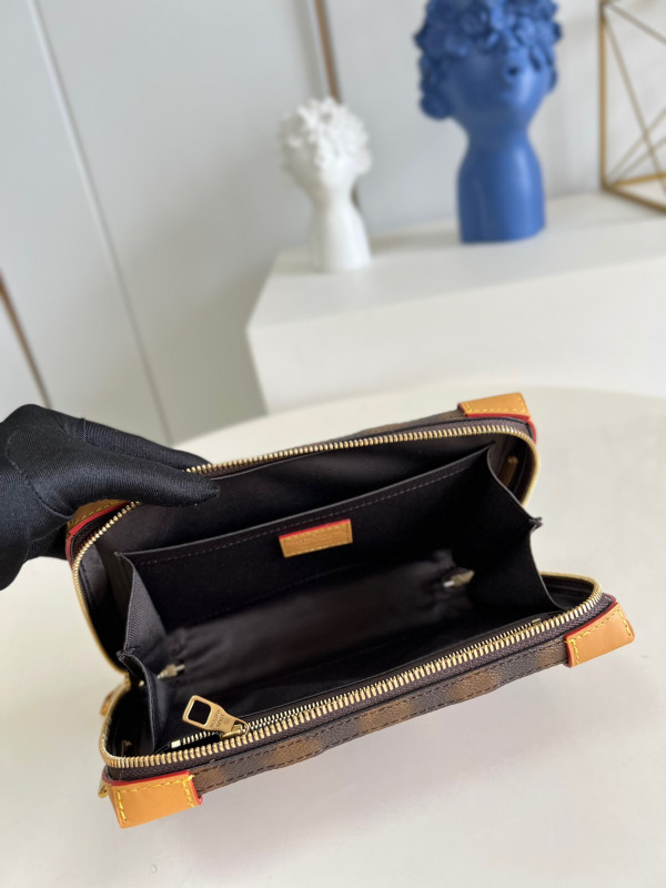 l**is V*t*n soft trunk