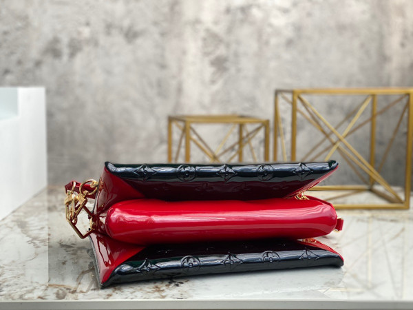 l**is V*t*n coussin pm