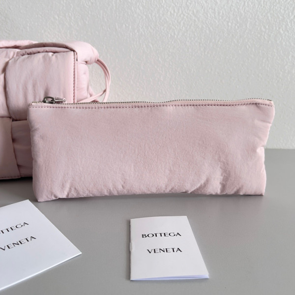 Bo*te*ga ve*ne*ta padded tech cassette