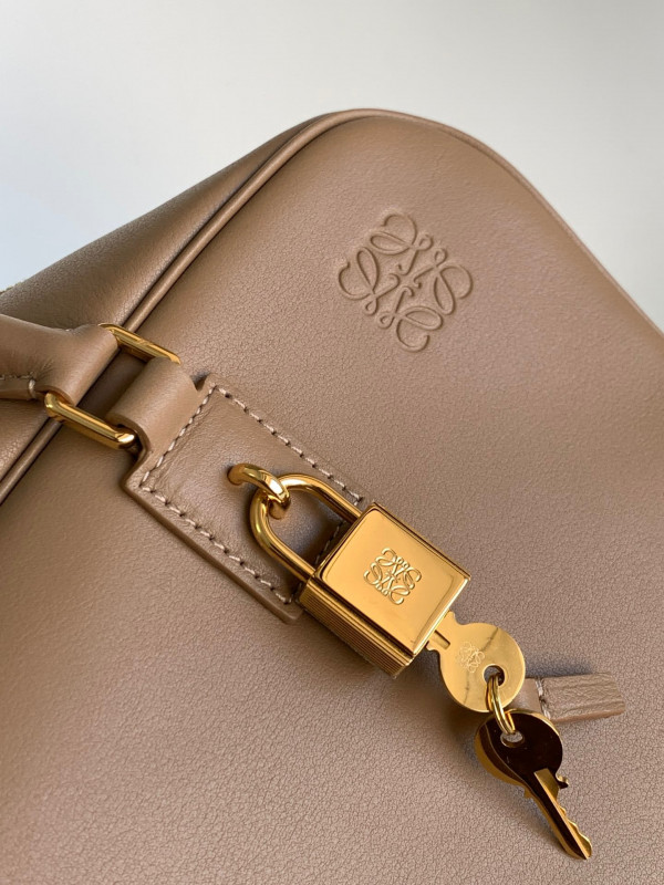 LOEWE Amazona 28 bag