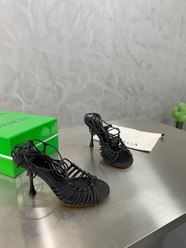 Bo*te*ga ve*ne*ta dot