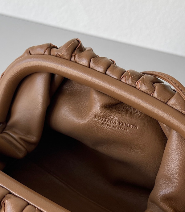 Bo*te*ga ve*ne*ta mini pouch